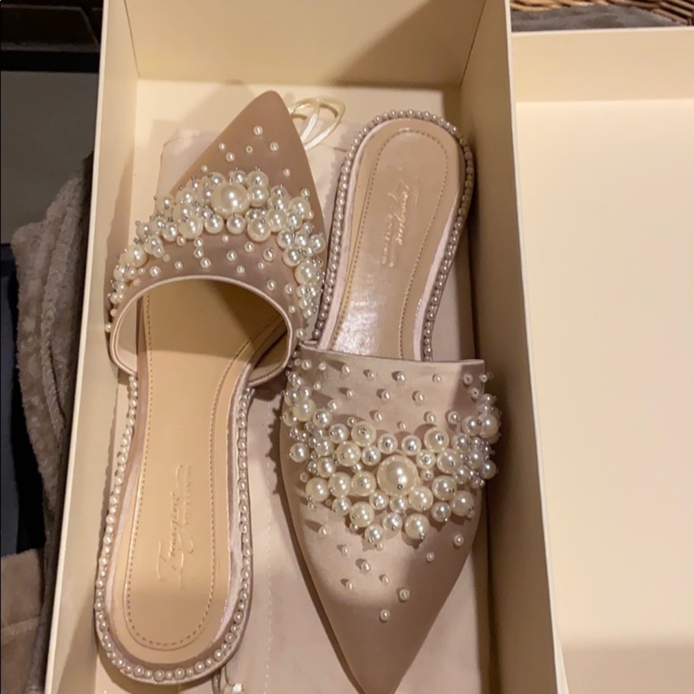 Imagine by Vince camuto pearl nude flats